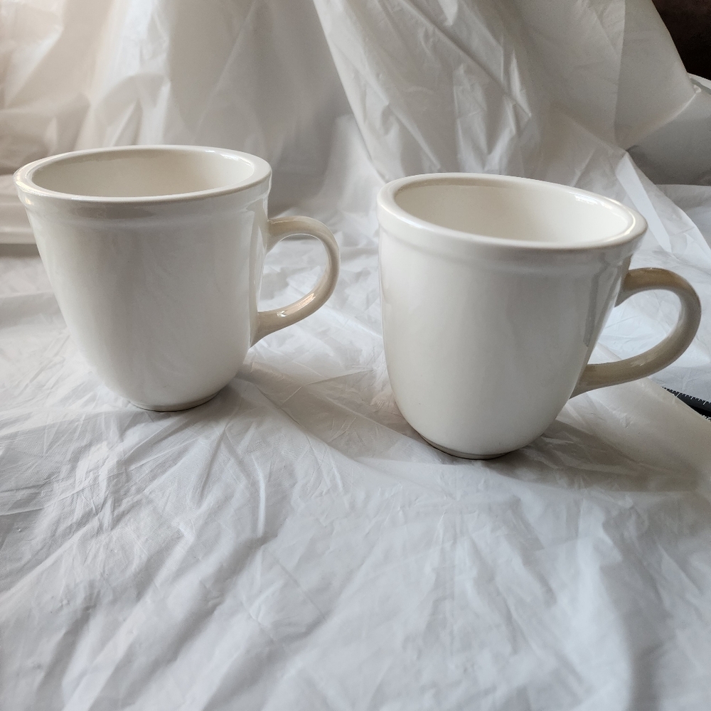 Gibson White Coffee Mugs 4 1/4" tall 12 oz cups set of 2 cups